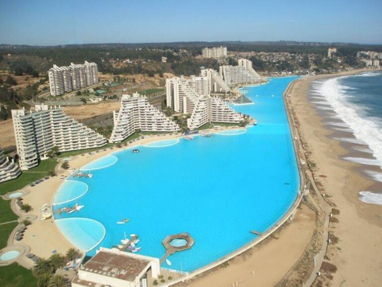 The Orlieb Pool of Casablanca, Maroko: Oasis of Relaxation dan Keindahan