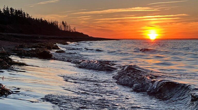 Pantai Cabot Beach Provincial Park: Keindahan Alam yang Memukau di Prince Edward Island