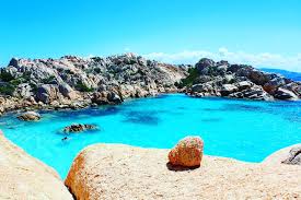 Spiaggia di Cala Coticcio: Surga Tersembunyi di Maddalena, Sardinia