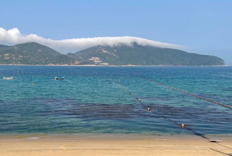 Pantai Stanley Main Beach: Surga Tersembunyi di Australia