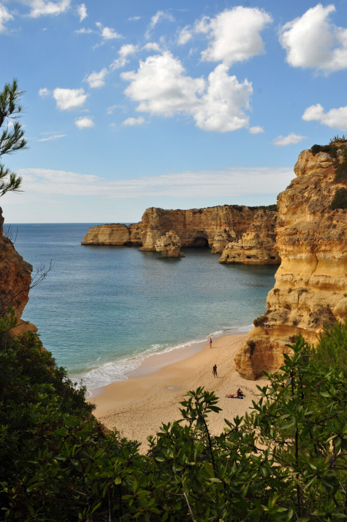 Keindahan Pantai Praia da Marinha di Algarve Portugal