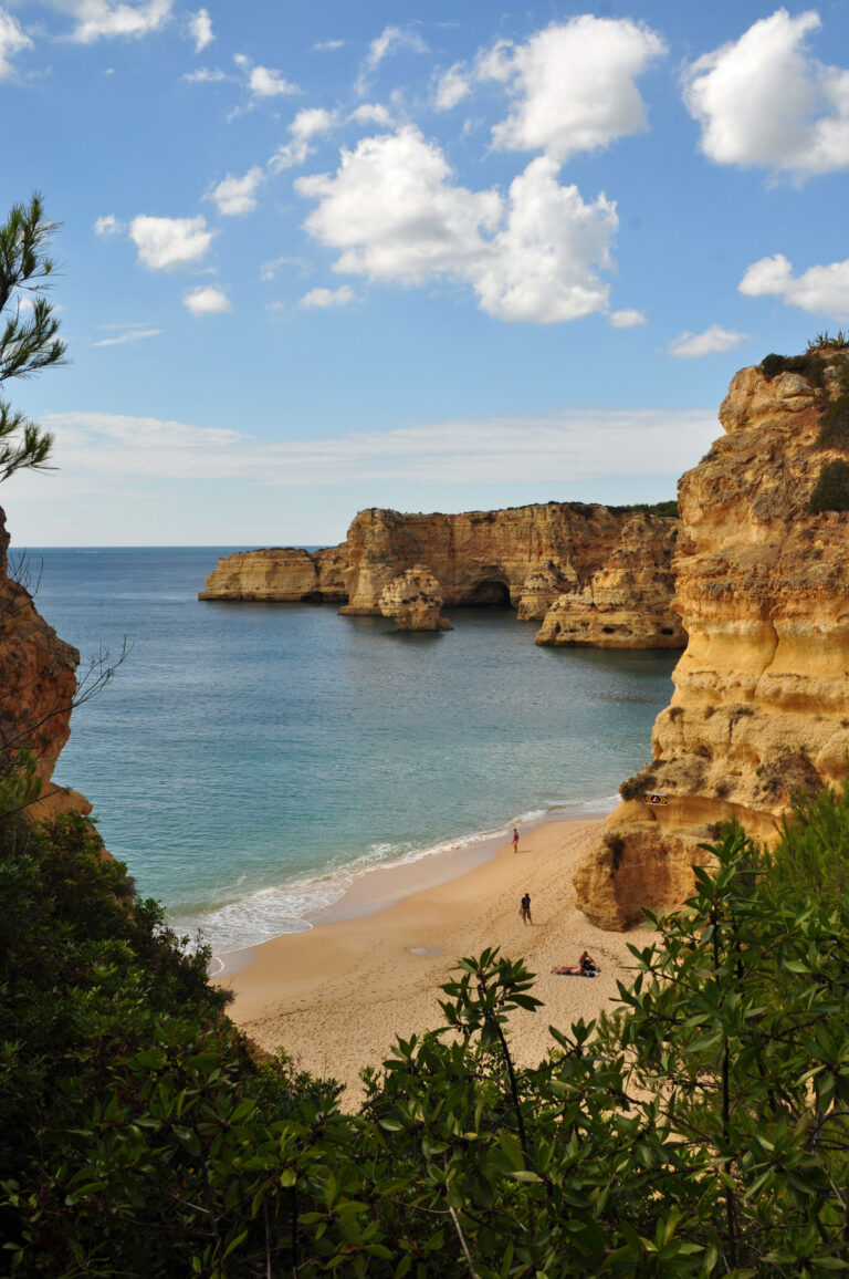 Keindahan Pantai Praia da Marinha di Algarve Portugal