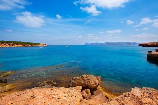 Pesona Eksotis Pantai Cala Bassa