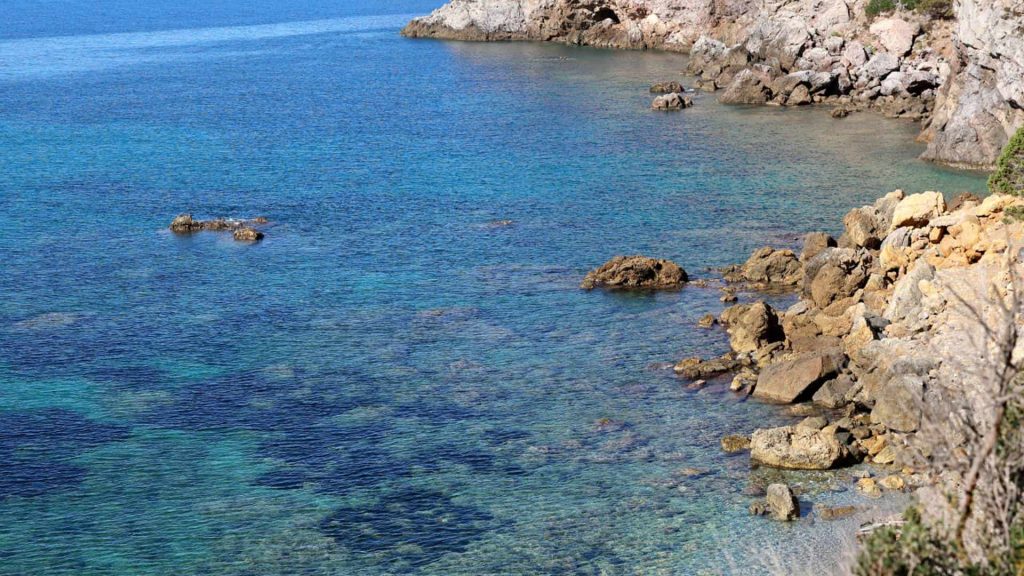 Keindahan Pantai Cala del Gesso di Pulau Sardinia