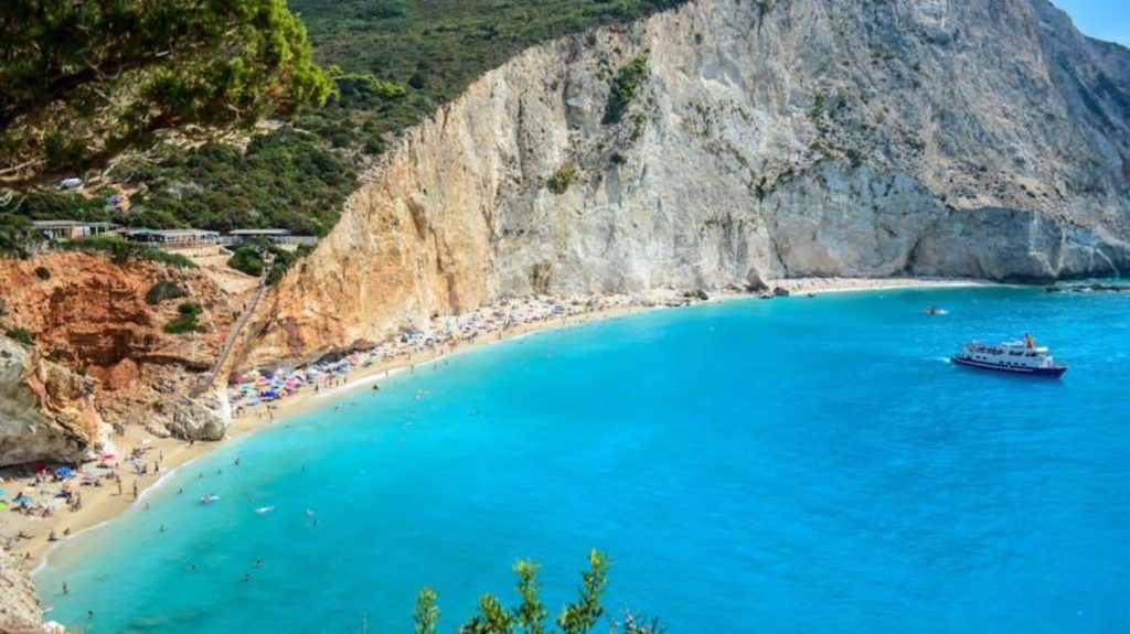 Keindahan Pantai Porto Katsiki di Pulau Lefkada, Yunani