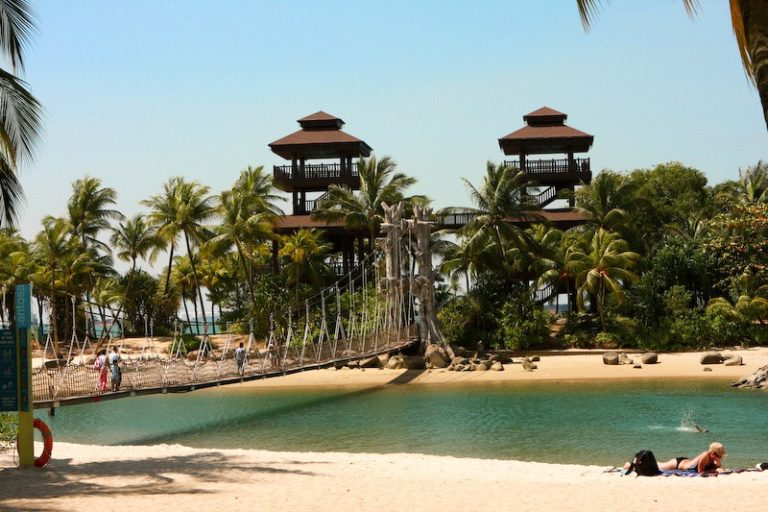 Pantai Siloso: Pantai Indah dan Tempat Rekreasi di Singapura