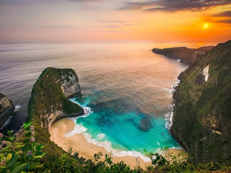 Keindahan Alam Pantai Kelingking di Pulau Bali
