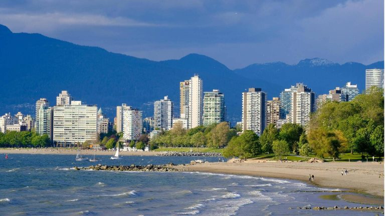 Pantai English Bay di Vancouver: Keindahan Alam dan Suasana Tenang