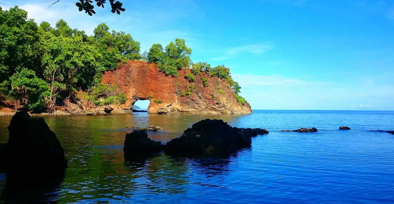 Pantai Pintu Kota: Surga Tersembunyi di Pesisir Selatan Indonesia