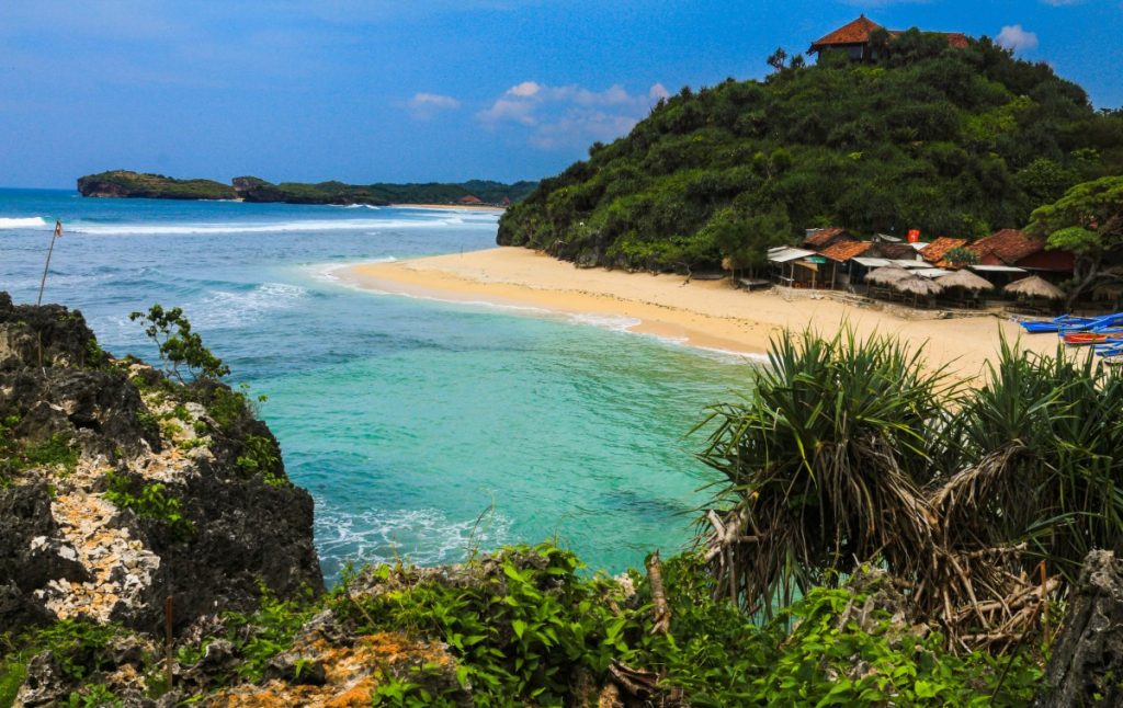 Keindahan Pantai Nglambor: Surga Tersembunyi di Bali