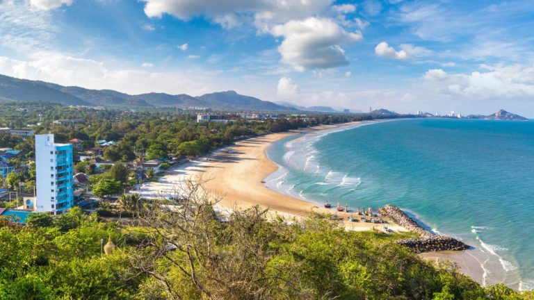 Pantai Cha-Am: Destinasi Pantai yang Menawan di Thailand