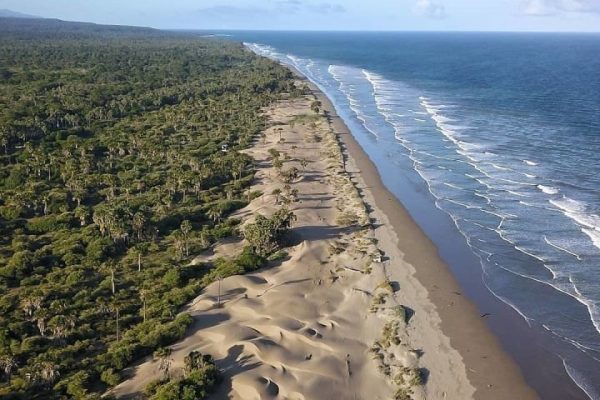 Pantai Oetune: Keindahan Alam dan Pesona Pantai di Bali