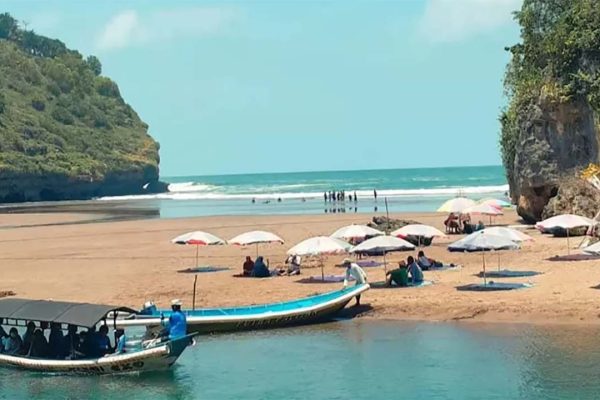 Keindahan Alam dan Pesona Pantai Baron di Gunungkidul