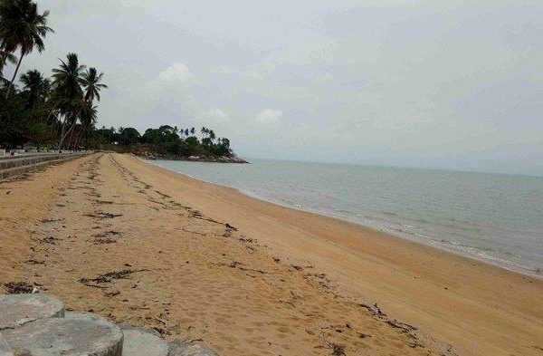Keindahan Pantai Yantarny: Pantai Pasir Kuning yang Memesona