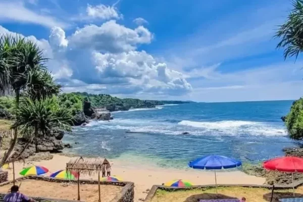 Pantai Yagrinskiy: Keindahan Alam dan Pesona Pantai Eksotis